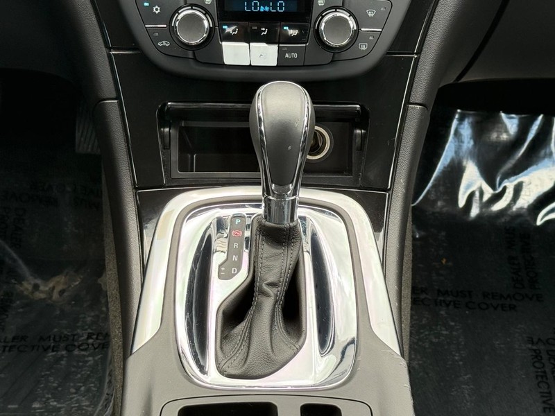 Buick Regal Vehicle Full-screen Gallery Image 13