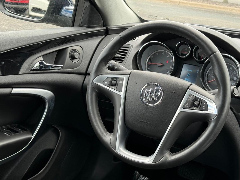 Buick Regal Vehicle Full-screen Gallery Image 14