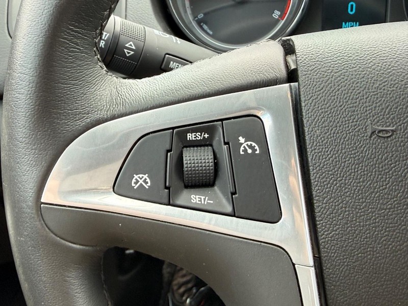 Buick Regal Vehicle Full-screen Gallery Image 17