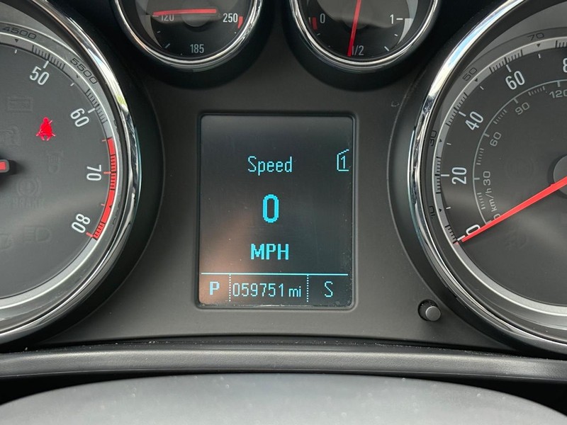Buick Regal Vehicle Full-screen Gallery Image 19