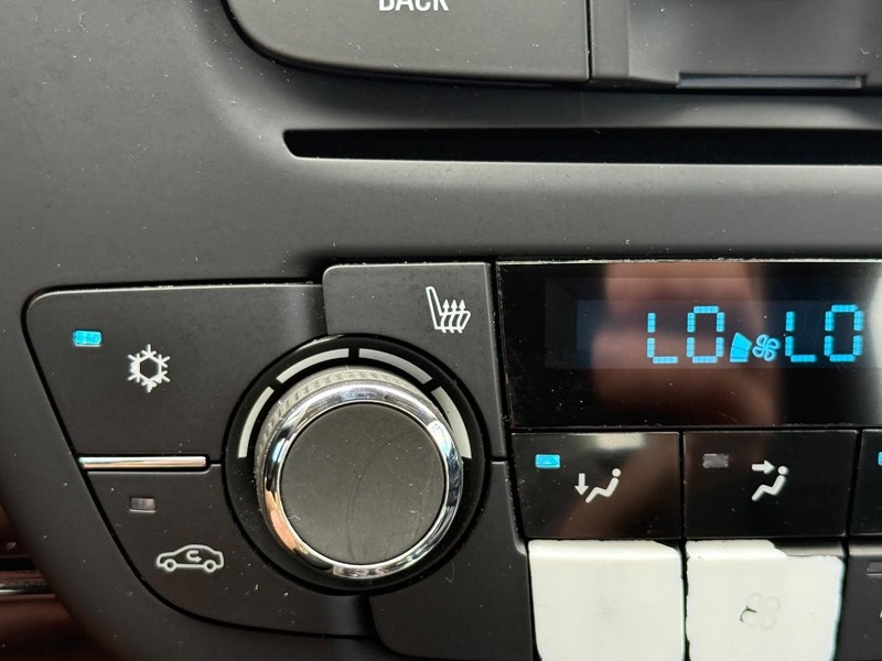 Buick Regal Vehicle Full-screen Gallery Image 20