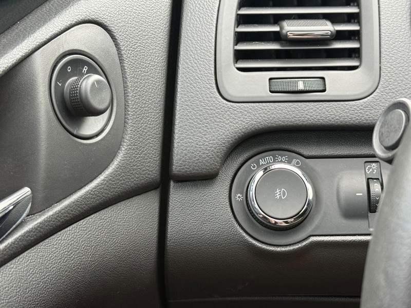 Buick Regal Vehicle Full-screen Gallery Image 22