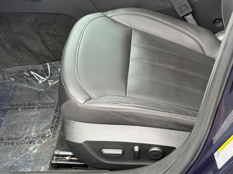 Buick Regal Vehicle Full-screen Gallery Image 23
