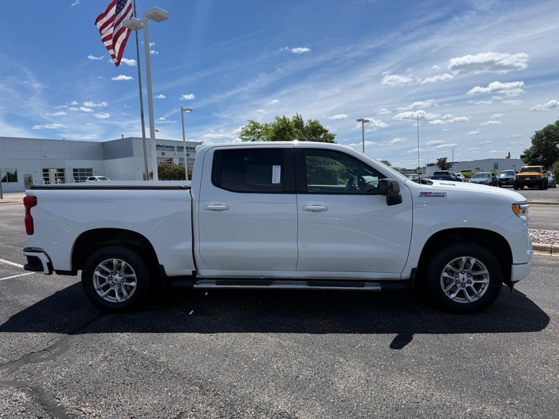 Chevrolet Silverado 1500 Vehicle Full-screen Gallery Image 02