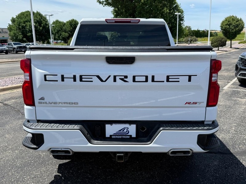 Chevrolet Silverado 1500 Vehicle Full-screen Gallery Image 04
