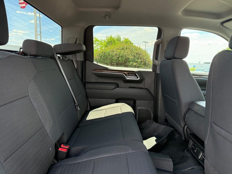 Chevrolet Silverado 1500 Vehicle Full-screen Gallery Image 10