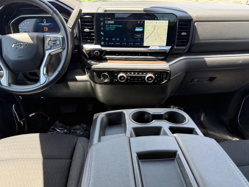 Chevrolet Silverado 1500 Vehicle Full-screen Gallery Image 11