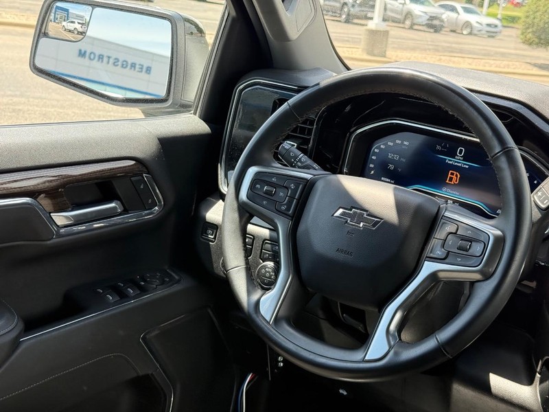 Chevrolet Silverado 1500 Vehicle Full-screen Gallery Image 13
