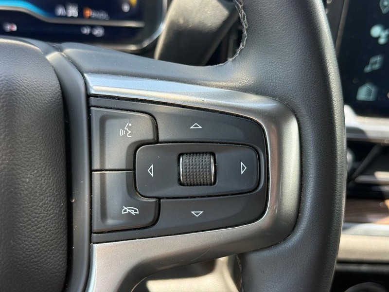 Chevrolet Silverado 1500 Vehicle Full-screen Gallery Image 16