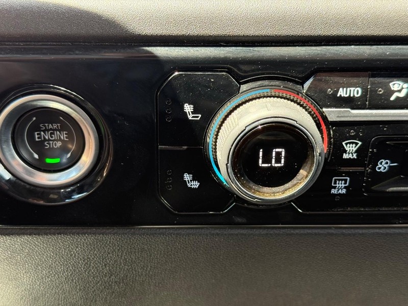 Chevrolet Silverado 1500 Vehicle Full-screen Gallery Image 19