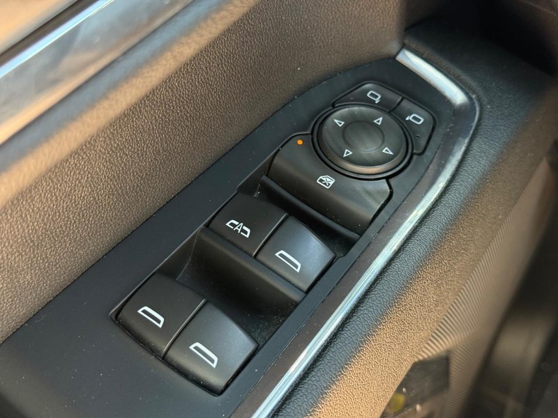 Chevrolet Silverado 1500 Vehicle Full-screen Gallery Image 20