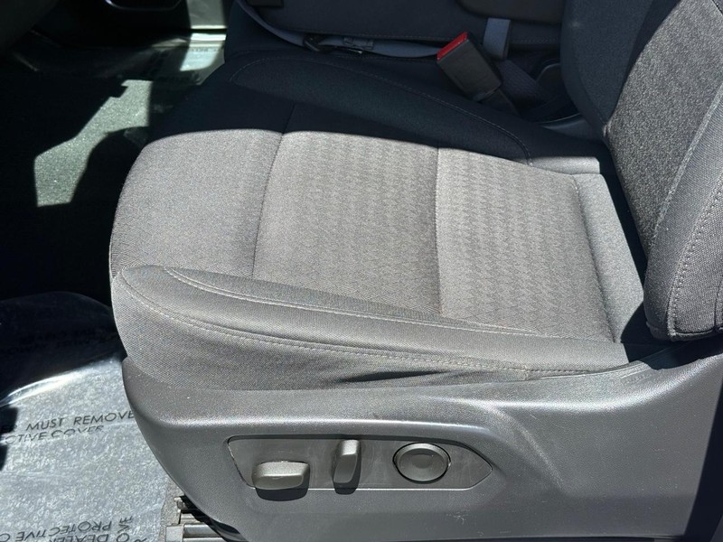 Chevrolet Silverado 1500 Vehicle Full-screen Gallery Image 21