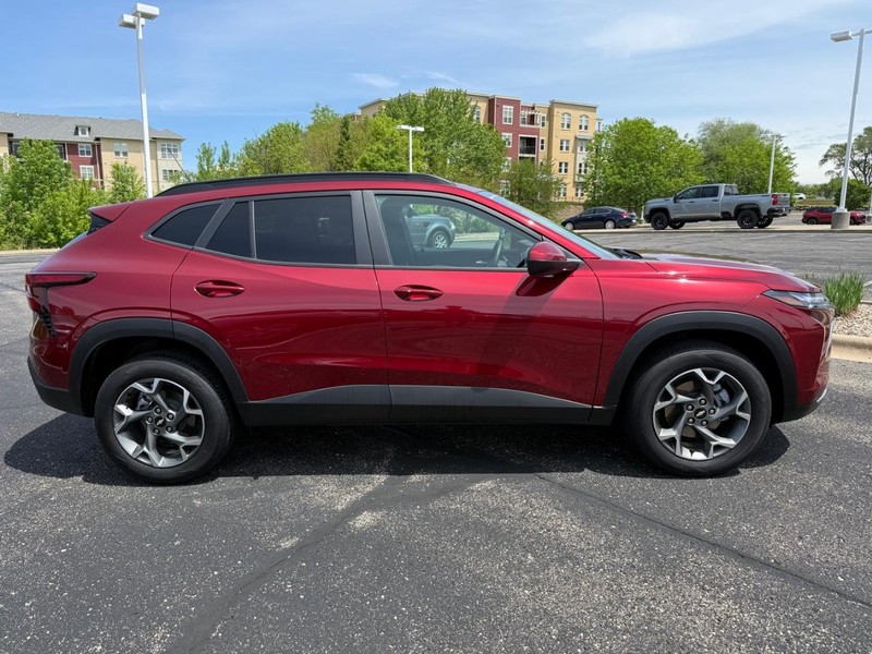 Chevrolet Trax Vehicle Image 02