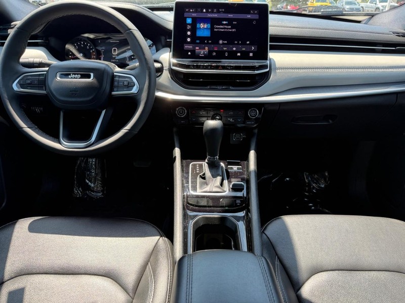 Jeep Compass Vehicle Image 11