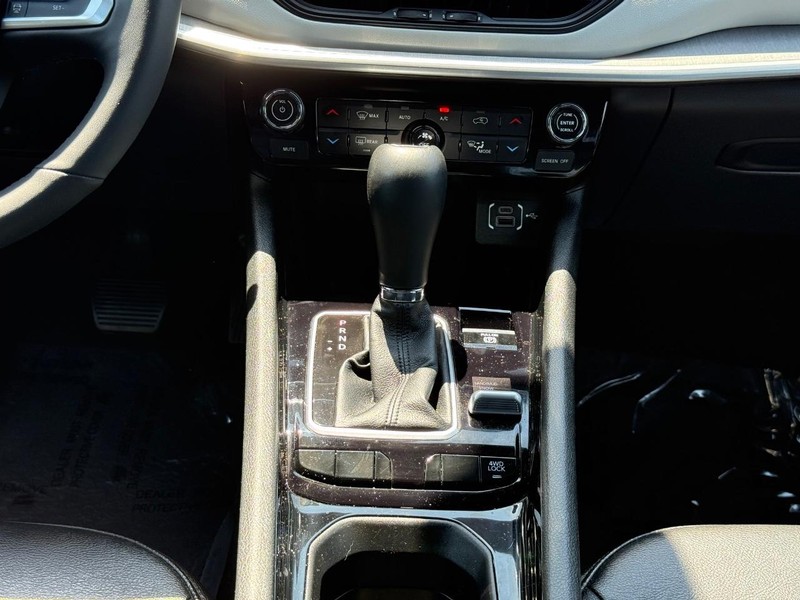 Jeep Compass Vehicle Image 13