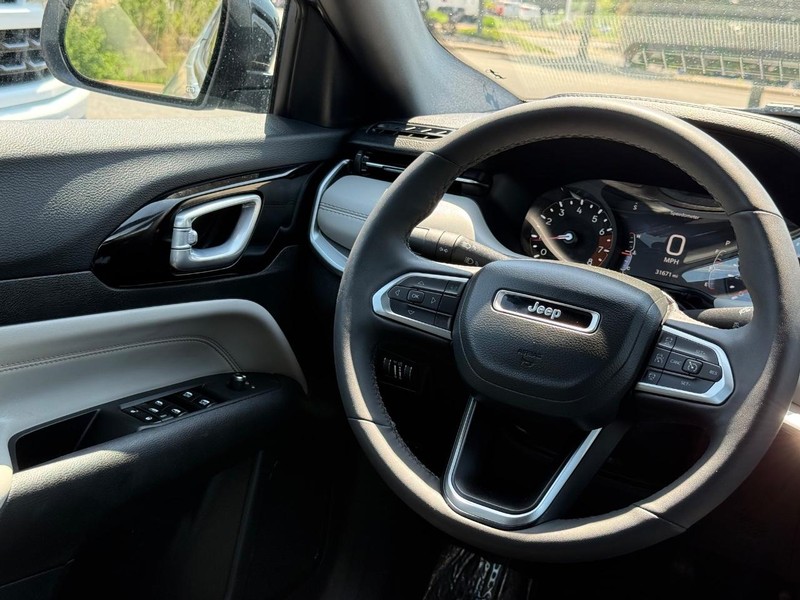 Jeep Compass Vehicle Image 14