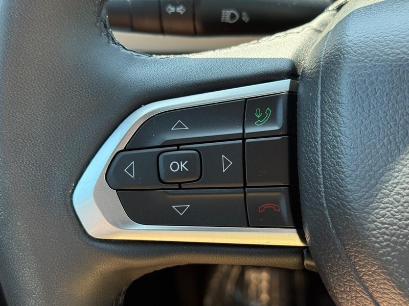 Jeep Compass Vehicle Image 16