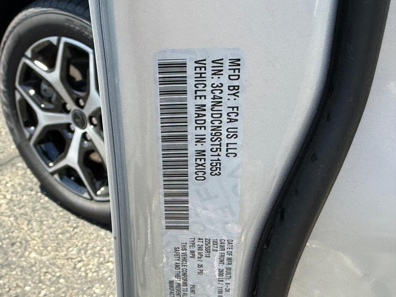 Jeep Compass Vehicle Image 23