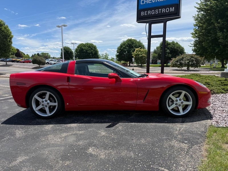 Chevrolet Corvette Vehicle Full-screen Gallery Image 02