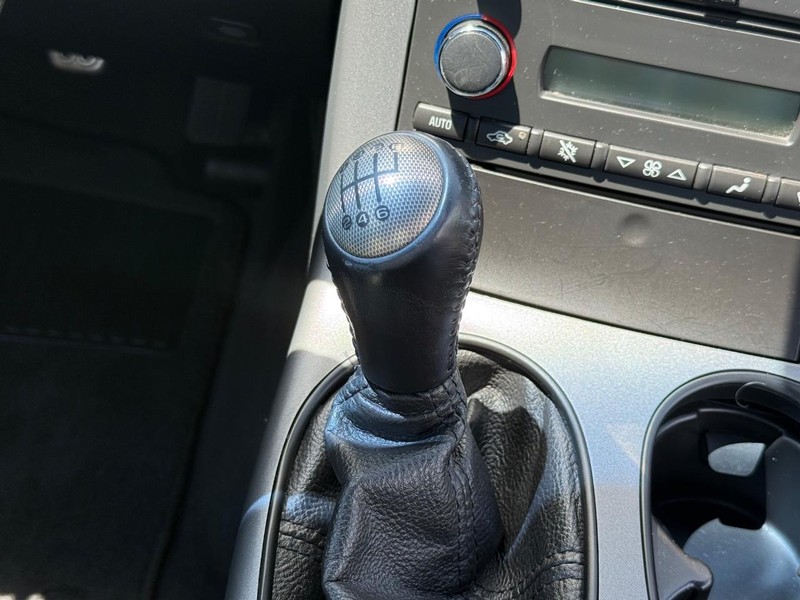 Chevrolet Corvette Vehicle Full-screen Gallery Image 11