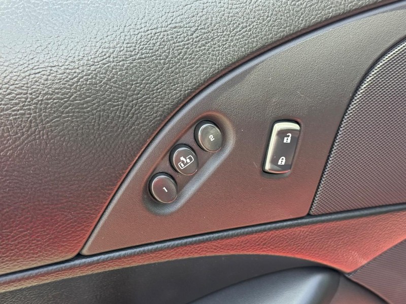 Chevrolet Corvette Vehicle Full-screen Gallery Image 17