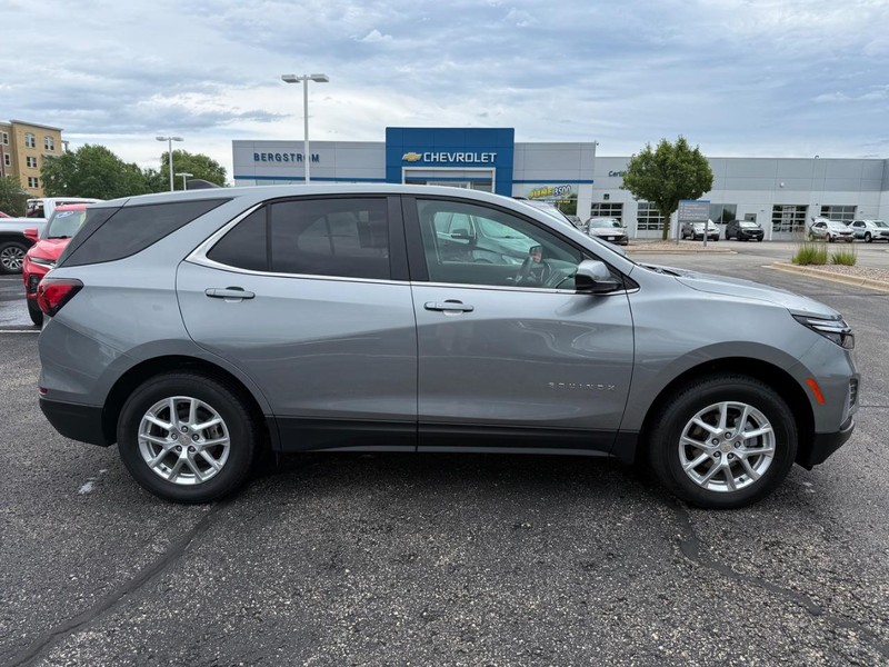 Chevrolet Equinox Vehicle Full-screen Gallery Image 02