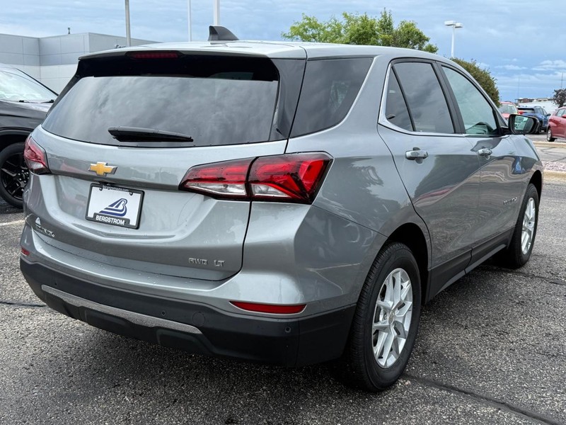 Chevrolet Equinox Vehicle Full-screen Gallery Image 03