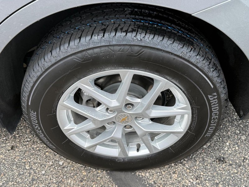 Chevrolet Equinox Vehicle Full-screen Gallery Image 07