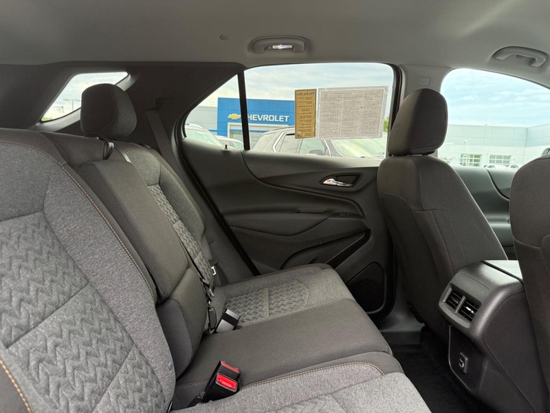 Chevrolet Equinox Vehicle Full-screen Gallery Image 10