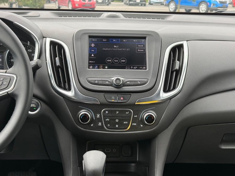 Chevrolet Equinox Vehicle Full-screen Gallery Image 12