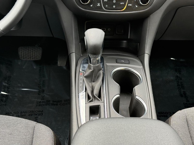 Chevrolet Equinox Vehicle Full-screen Gallery Image 13