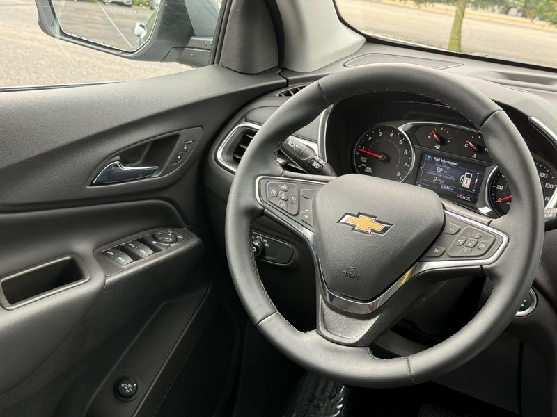Chevrolet Equinox Vehicle Full-screen Gallery Image 14