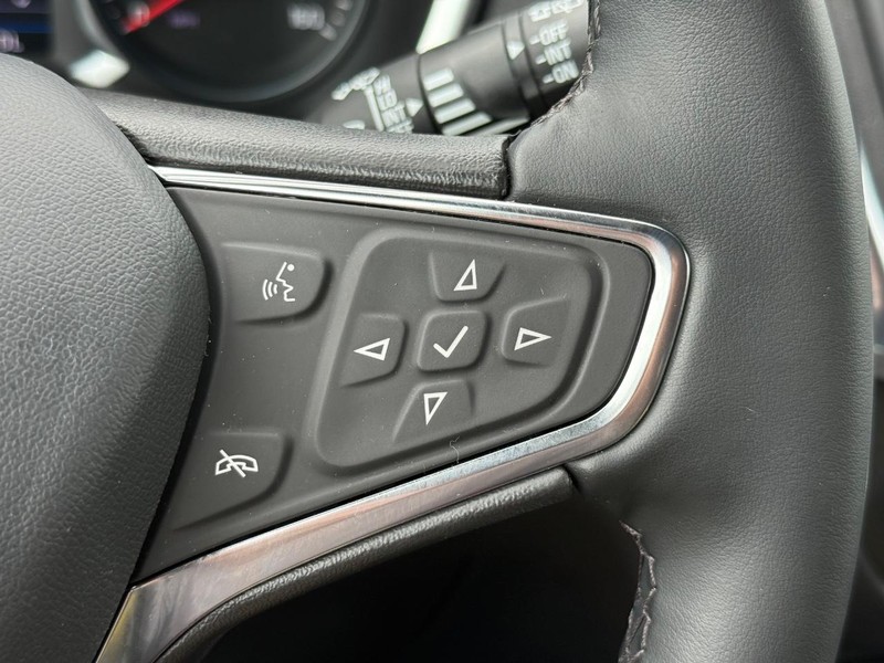 Chevrolet Equinox Vehicle Full-screen Gallery Image 17