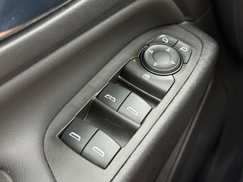 Chevrolet Equinox Vehicle Full-screen Gallery Image 22