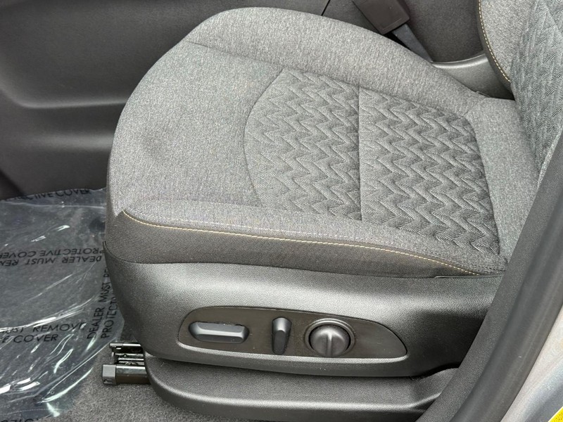 Chevrolet Equinox Vehicle Full-screen Gallery Image 23