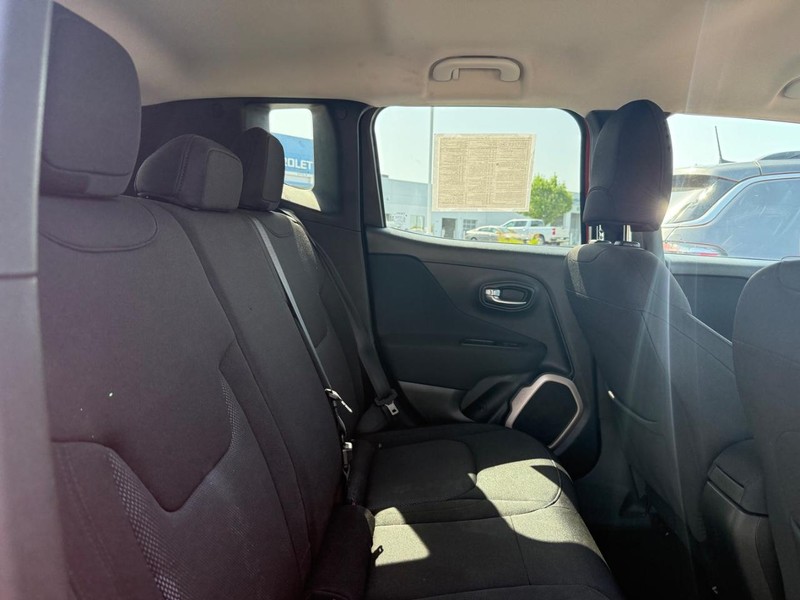 Jeep Renegade Vehicle Image 10