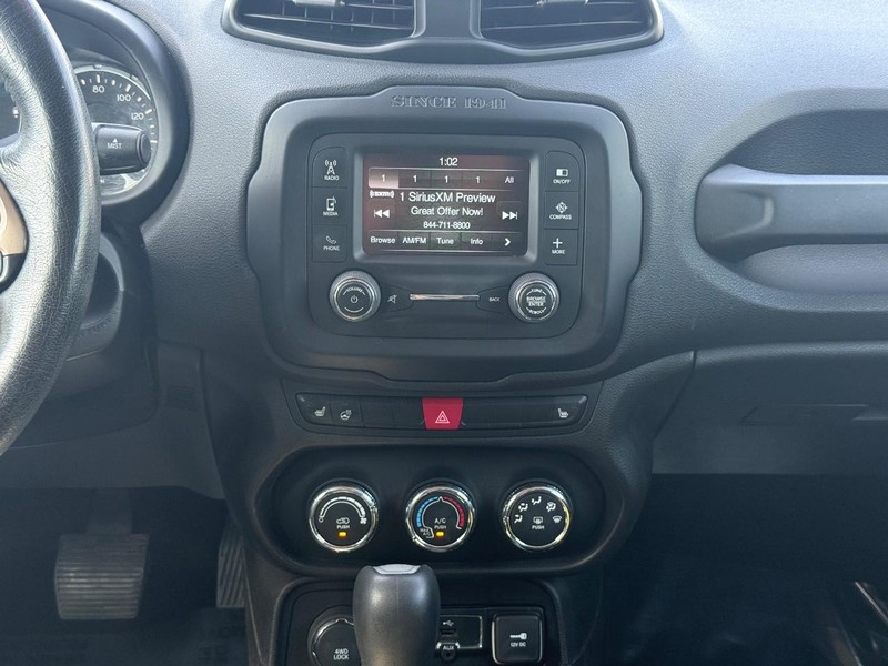 Jeep Renegade Vehicle Image 12