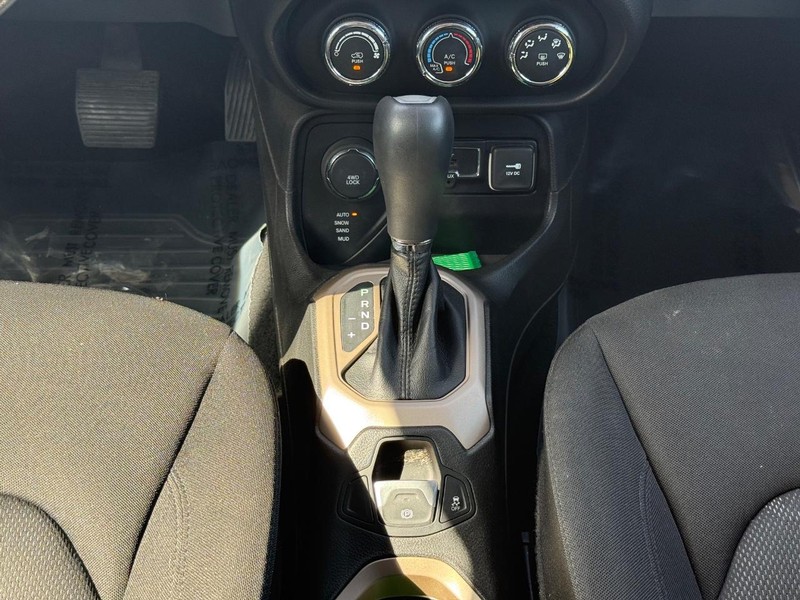 Jeep Renegade Vehicle Image 14
