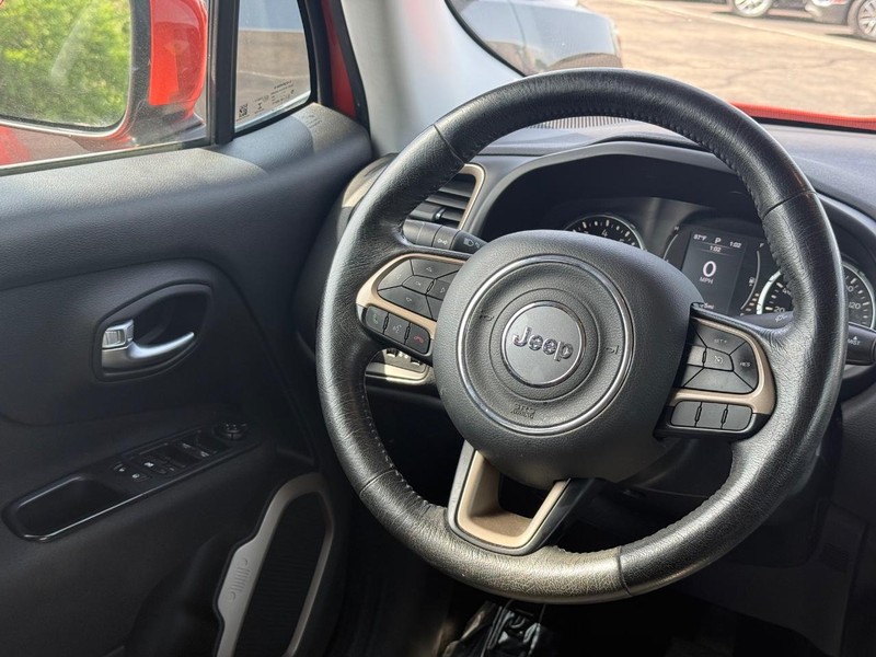 Jeep Renegade Vehicle Image 15
