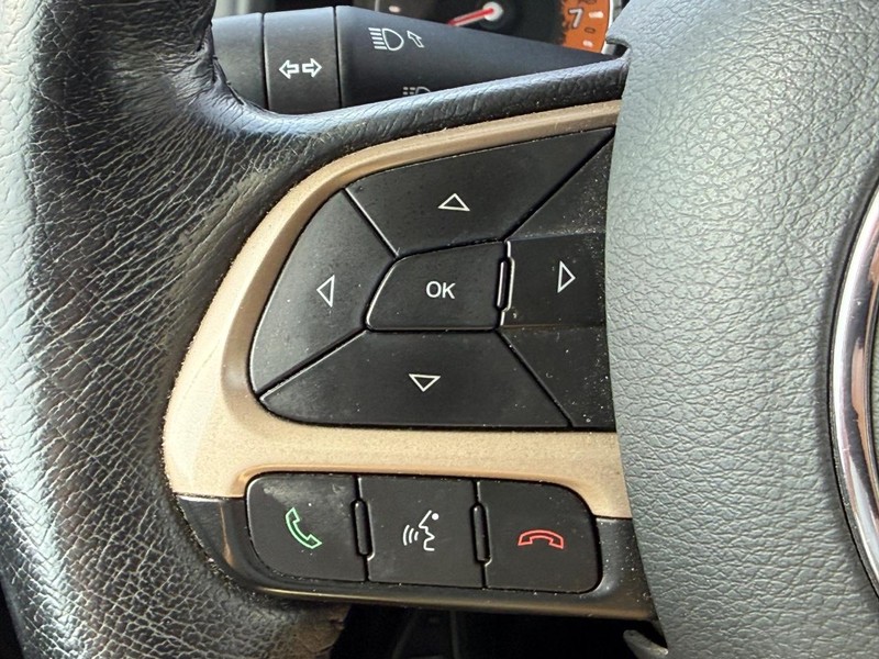 Jeep Renegade Vehicle Image 17