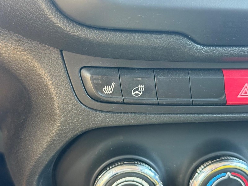 Jeep Renegade Vehicle Image 21