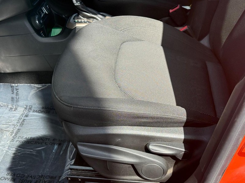 Jeep Renegade Vehicle Image 23