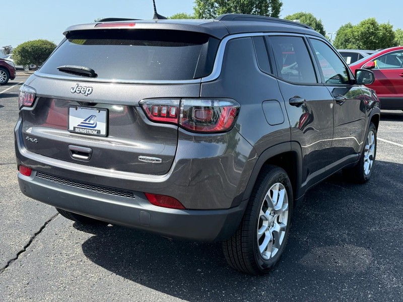 Jeep Compass Vehicle Image 03