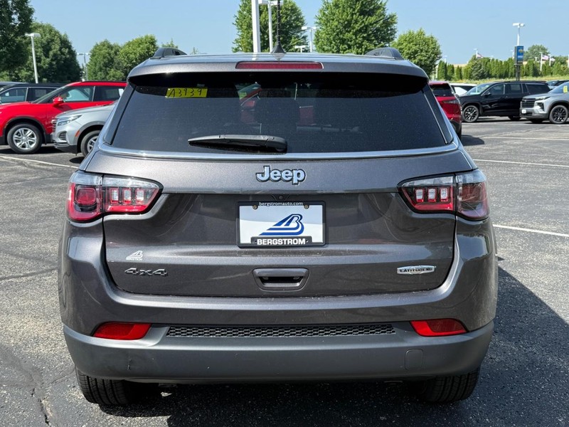 Jeep Compass Vehicle Image 04