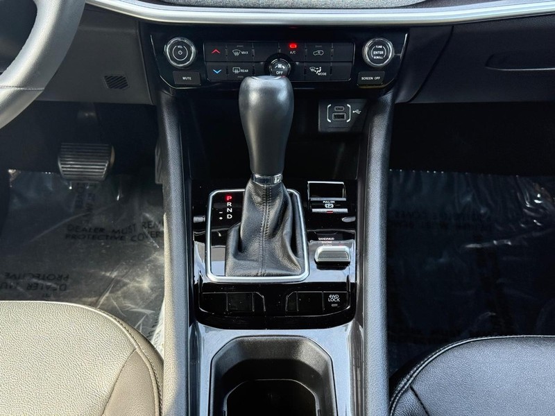 Jeep Compass Vehicle Image 13