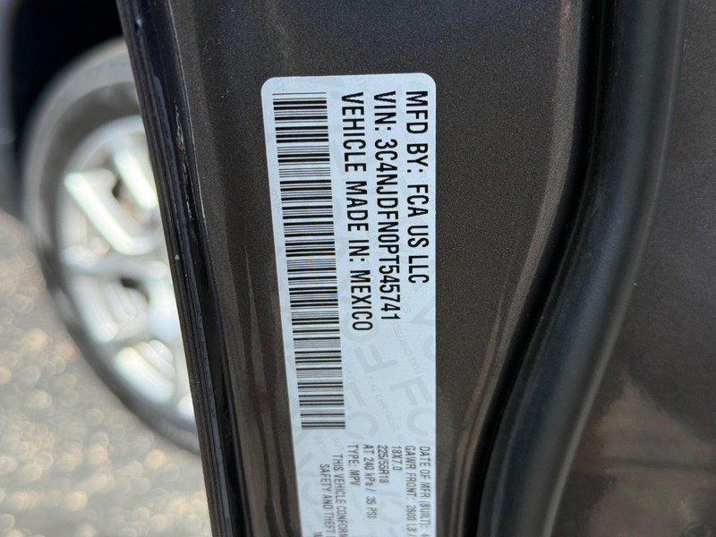 Jeep Compass Vehicle Image 23