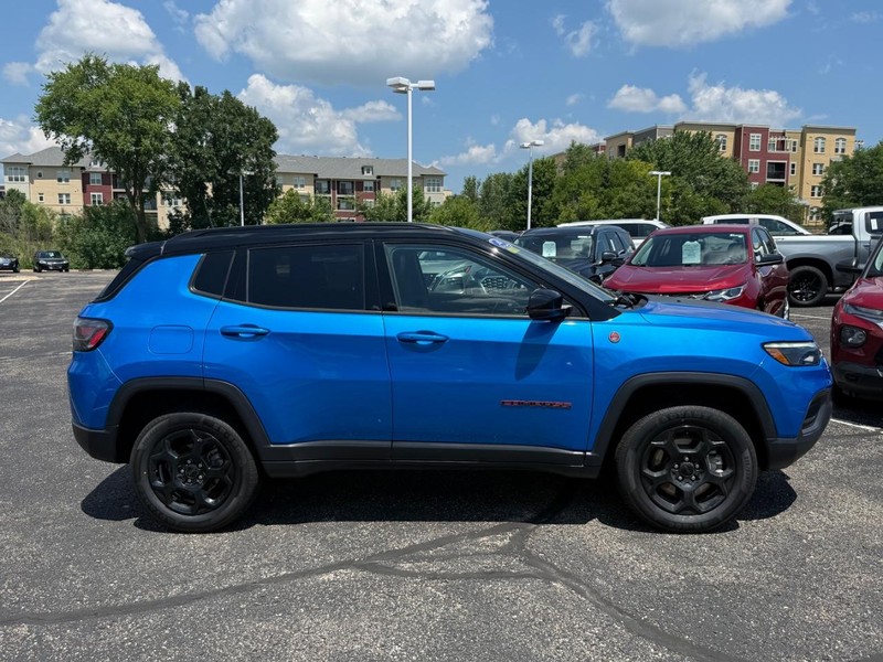 Jeep Compass Vehicle Image 02