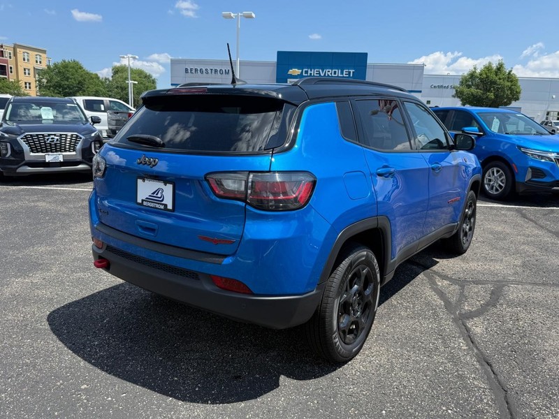 Jeep Compass Vehicle Image 03