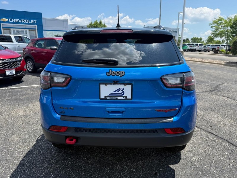 Jeep Compass Vehicle Image 04
