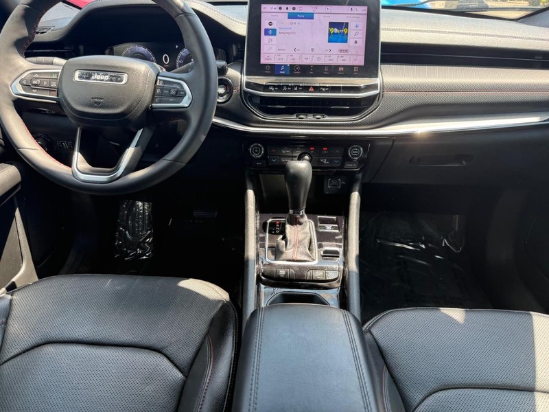 Jeep Compass Vehicle Image 11